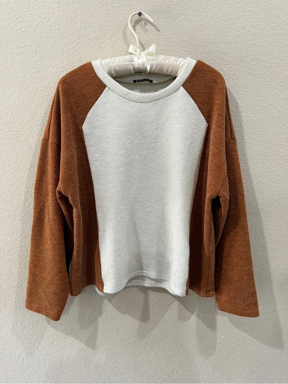 Very J Two-Tone Raglan Sweater - Cream & Brown
